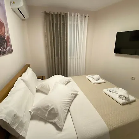 Andry's Living 5 By 8essentially